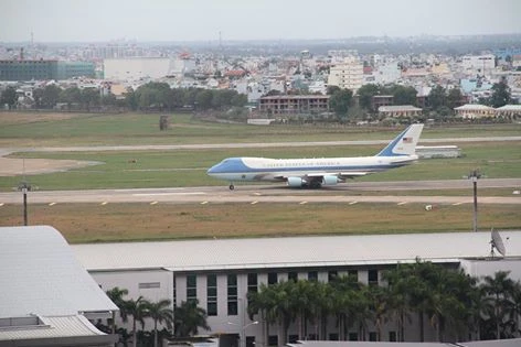 Chuyên cơ của Tổng thống Obama đã rời Việt Nam ảnh 17