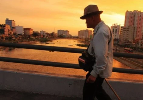 Ông già bán vé số mù. Ảnh minh họa