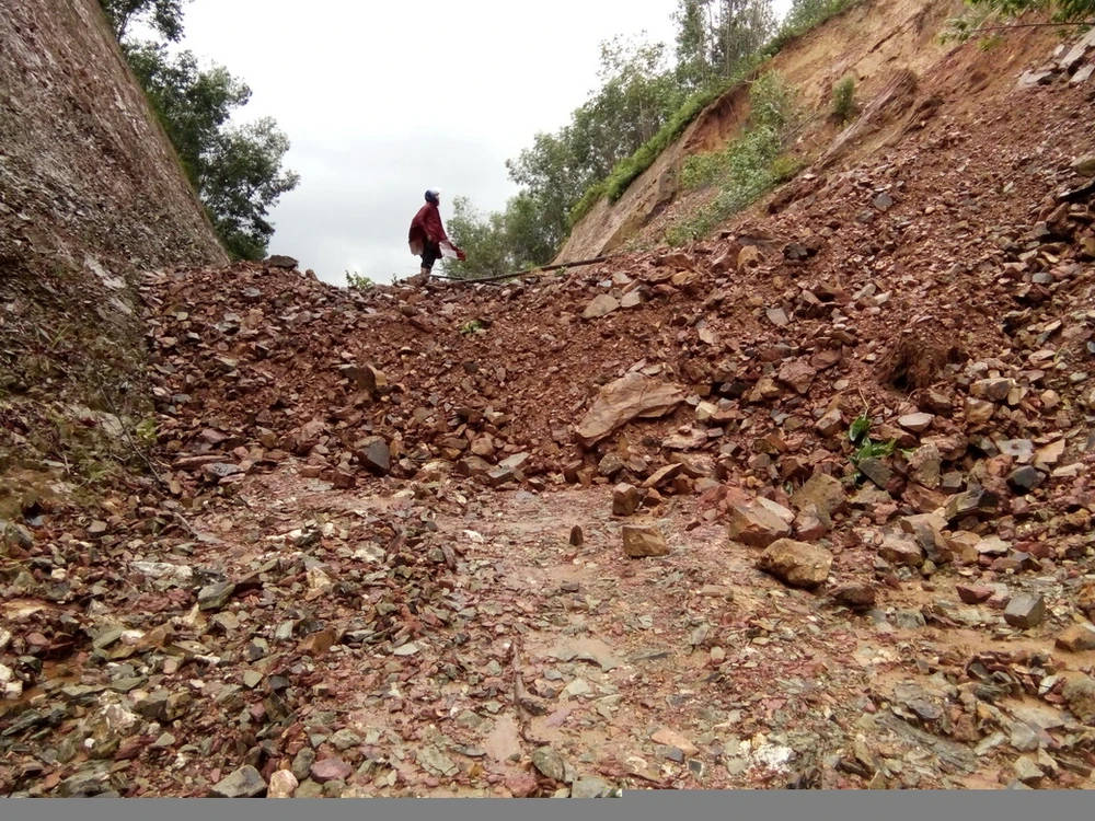 Quảng Ngãi khắc phục khẩn cấp ở làng 'bệnh lạ' ảnh 1