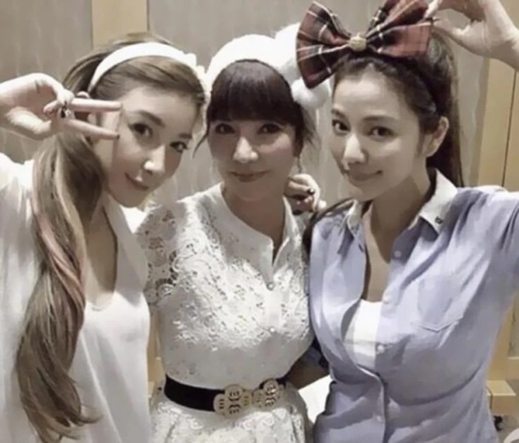 Tròn mắt với bà mẹ 41 tuổi trẻ như chưa 18 ảnh 2