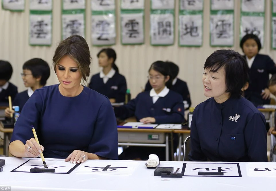 Bà Melania Trump lộng lẫy dự quốc yến ở Nhật ảnh 4