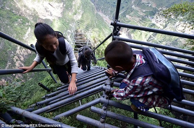 Đứng tim với clip 'người bay' ở Trung Quốc ảnh 4 Đứng tim với clip 'người bay' ở Trung Quốc ảnh 4