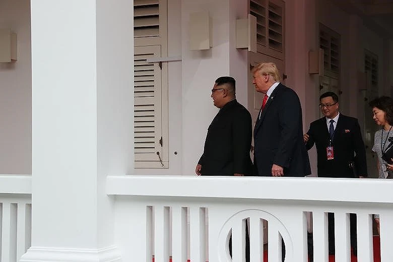 Phản ứng của người dân trước cái bắt tay Trump-Kim ảnh 14