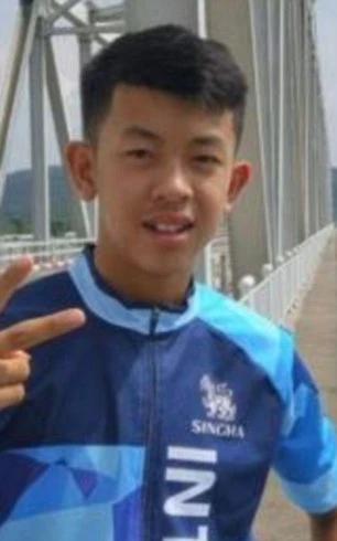 Chân dung 12 cậu bé bị mắc kẹt trong hang động Thái Lan ảnh 4