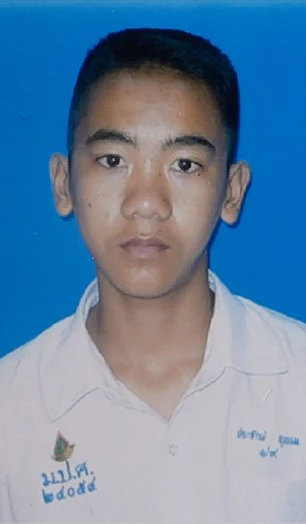 Chân dung 12 cậu bé bị mắc kẹt trong hang động Thái Lan ảnh 3