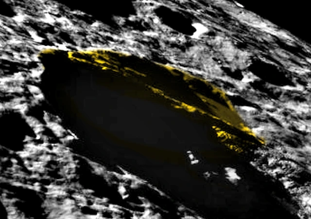 Phát hiện vật thể lạ trên bề mặt mặt trăng ảnh 1