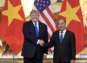 Thủ tướng Nguyễn Xuân Phúc đón Tổng thống Mỹ Donald Trump