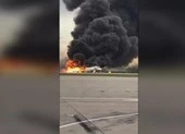 Video: Hành khách nhảy khỏi máy bay Nga khi đang bốc cháy