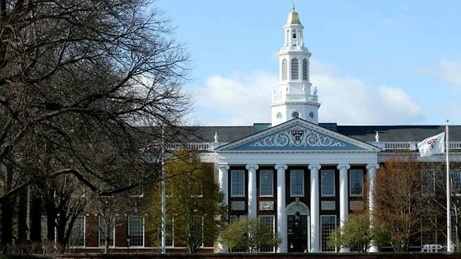 Đại học Harvard kiện chính quyền Mỹ gây sức ép với du học sinh ảnh 1