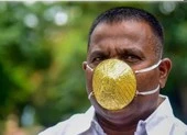 Đeo khẩu trang vàng 4.000 USD mong tránh được COVID-19