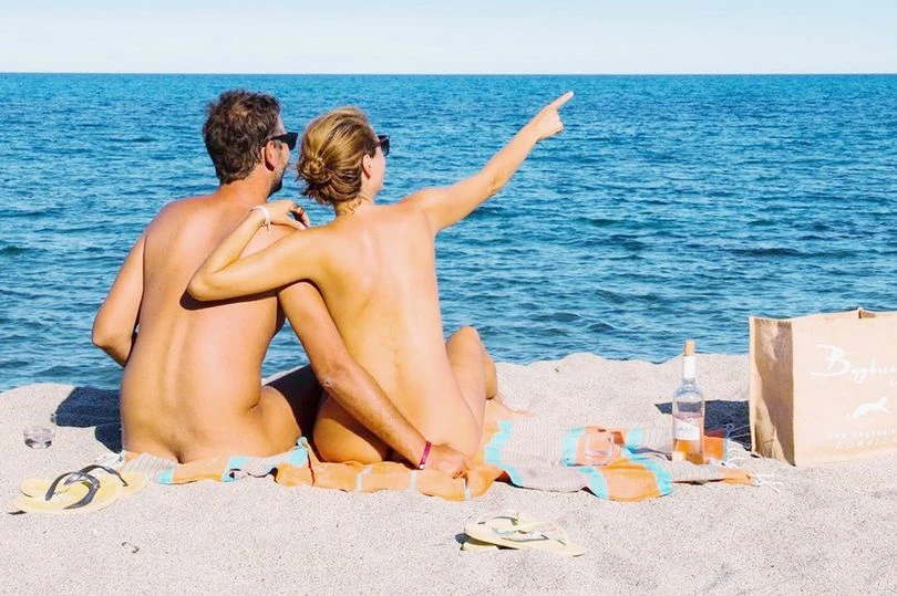 Vợ chồng khỏa thân đi khắp thế giới ảnh 3