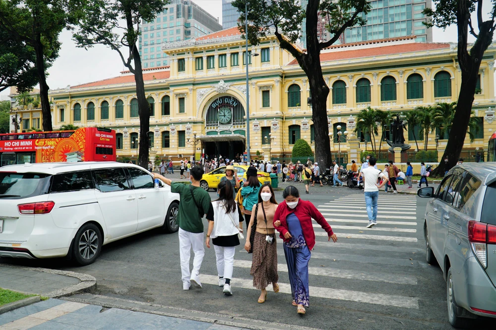 Dự kiến vào những ngày tiếp theo của kỳ nghỉ lễ 30-4, 1-5, lượng khách đổ về trung tâm TP.HCM sẽ tiếp tục tăng. Đây cũng tín hiệu khởi sắc cho ngành du lịch thành phố sau thời gian dài chịu ảnh hưởng của dịch COVID-19.