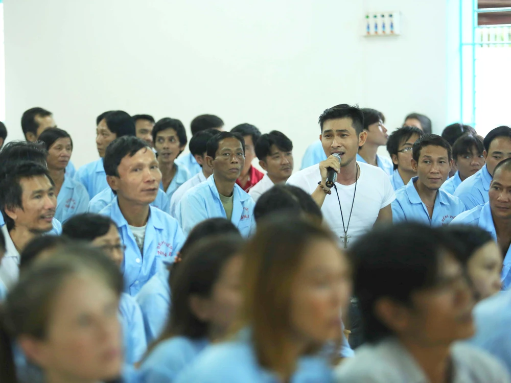 Album Da vàng của Trịnh lần đầu tiên phát hành trong nước sau 41 năm ảnh 3