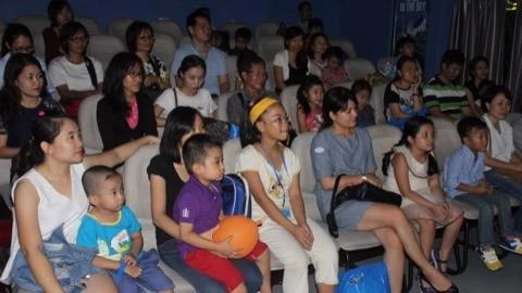 trẻ em xem sự tuyệt chủng tê giác