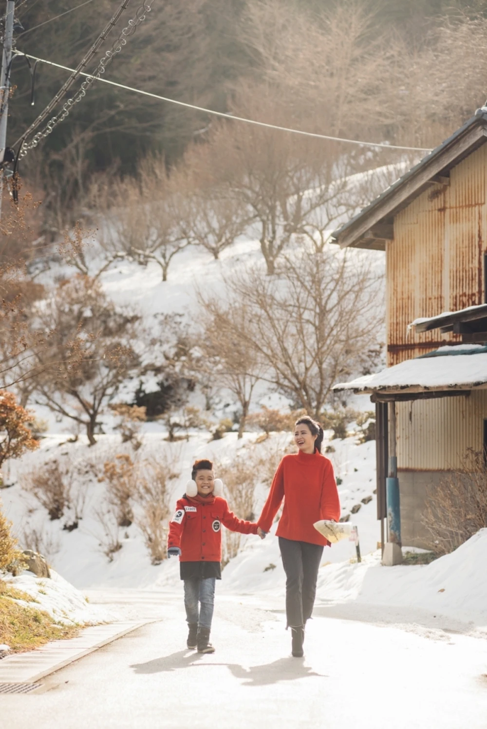 Đông Nhi dẫn học trò sang Nhật quay hình cho MV mới ảnh 1