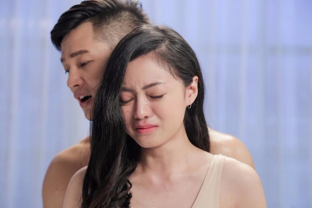 Và có cả cảnh nóng với nữ