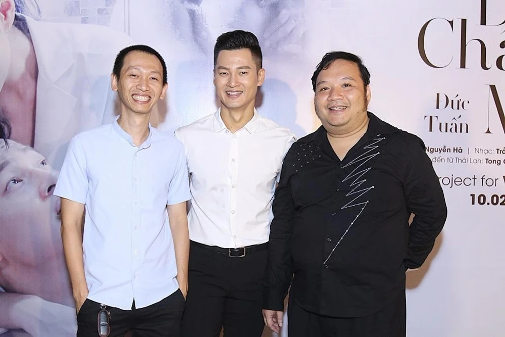 hạc sĩ Thanh Tâm (trái) và Nguyễn Hà (phải) là hai người góp công lớn cho MV lần này của Đức Tuấn