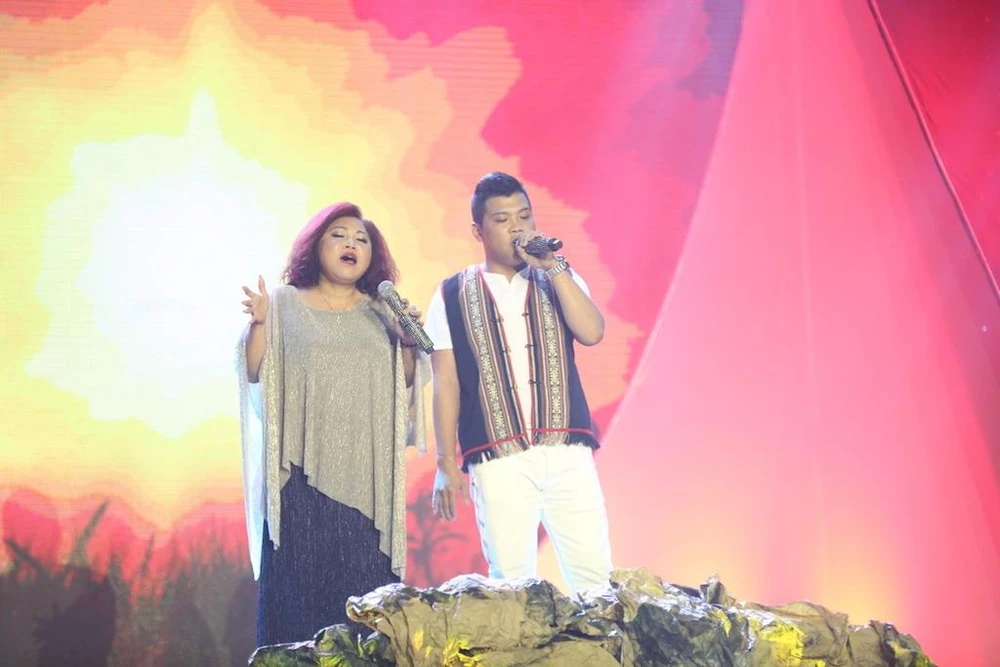 Ca sĩ Siu Black và con trai Siu Mạnh