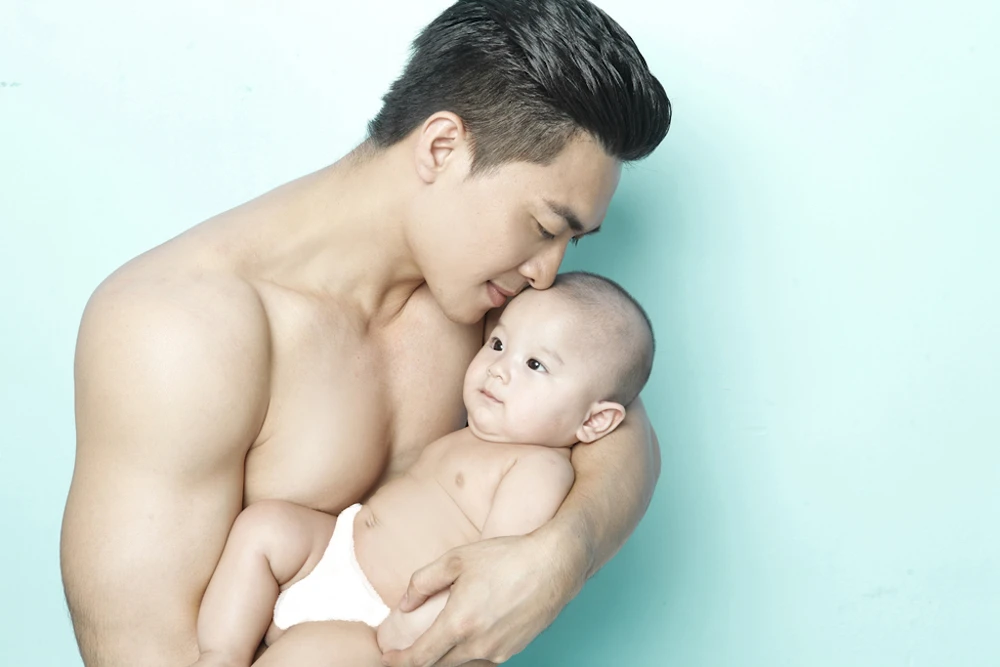 Con 5 tháng tuổi của Quốc Cơ và Hồng Phượng làm xiếc? ảnh 4