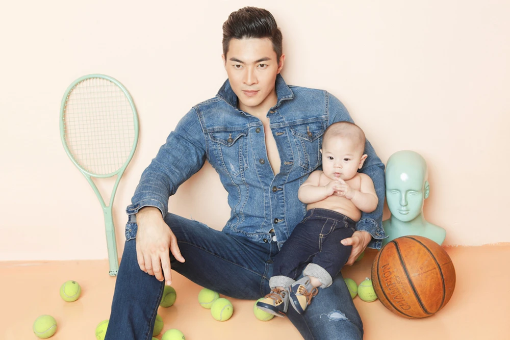 Con 5 tháng tuổi của Quốc Cơ và Hồng Phượng làm xiếc? ảnh 3