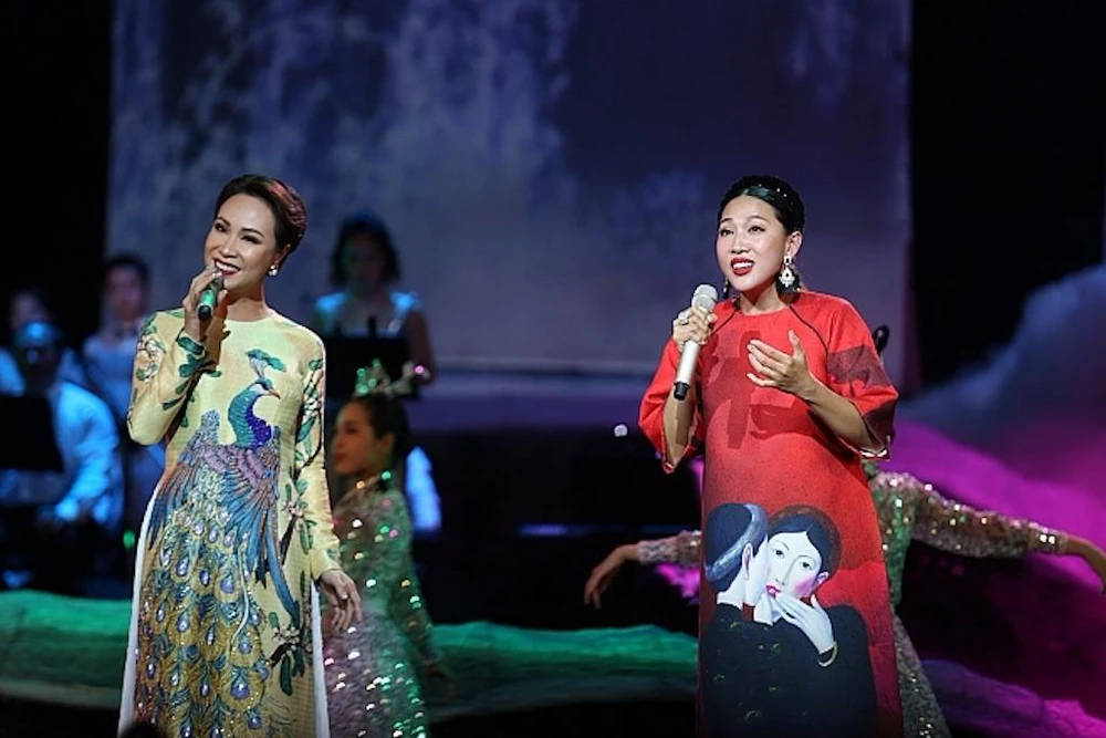Uyên Linh và Nguyên Thảo cùng song ca Tiếng sáo Thiên Thai