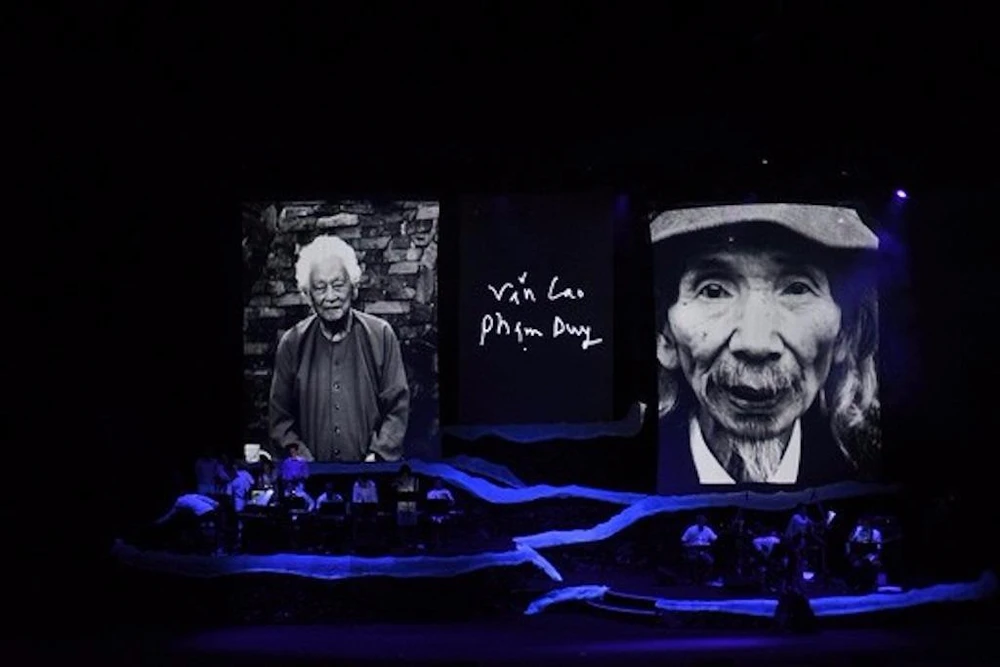 Hai đại thụ của âm nhạc Việt Nam trong màn "trò chuyện" với nhau ở Cung đàn xưa