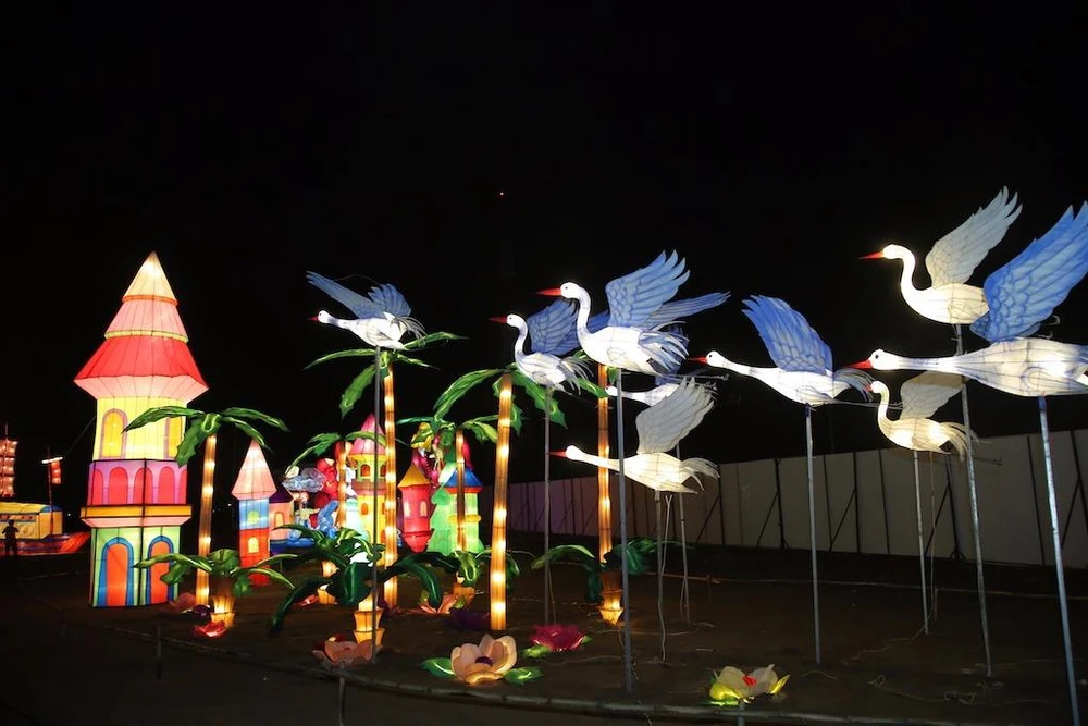 Đèn lồng hình hạc