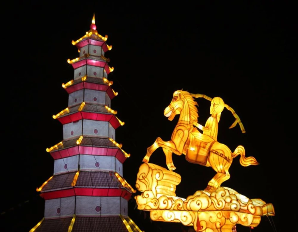 Đèn lồng Thánh Gióng