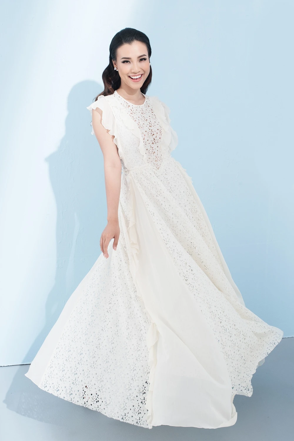 Ngắm Hoàng Oanh sexy trong đầm hai dây ảnh 6