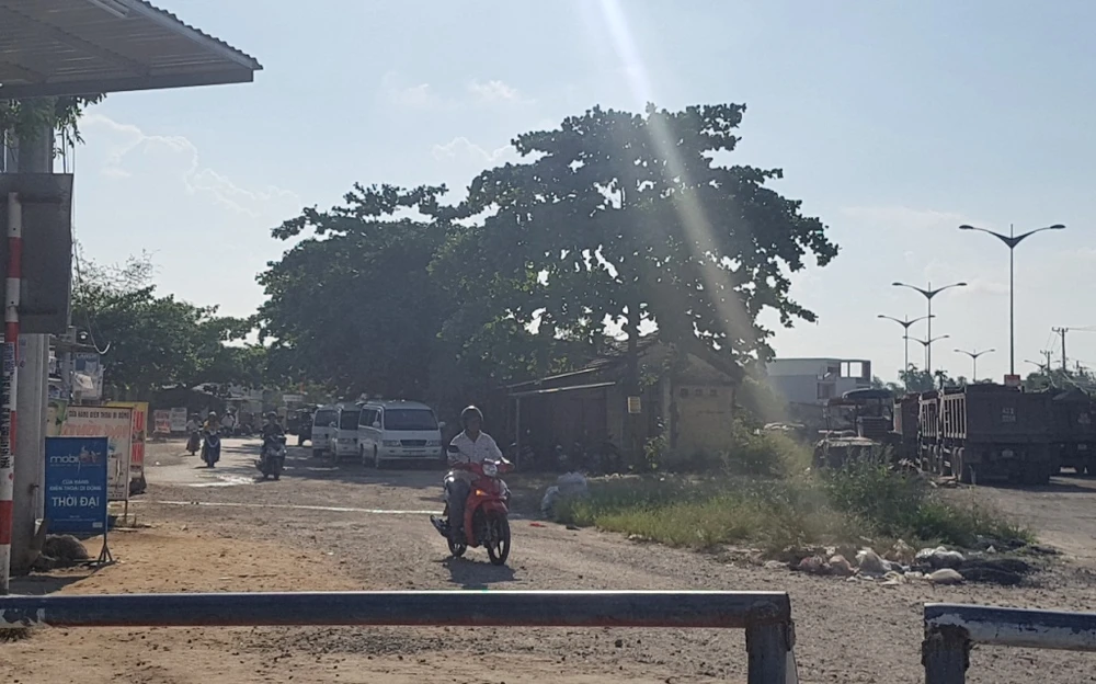 Quảng Nam cưỡng chế căn nhà án ngữ giữa tỉnh lộ nhiều năm ảnh 1