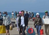 Khẩn cấp đưa khách kẹt tại Lý Sơn vào đất liền