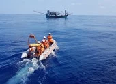 Cứu 1 thuyền trưởng bất tỉnh do mất máu ở vùng biển Hoàng Sa