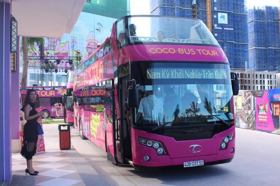 Xe buýt mui trần của Công ty TNHH Coco City Tour. Ảnh: TÂM AN