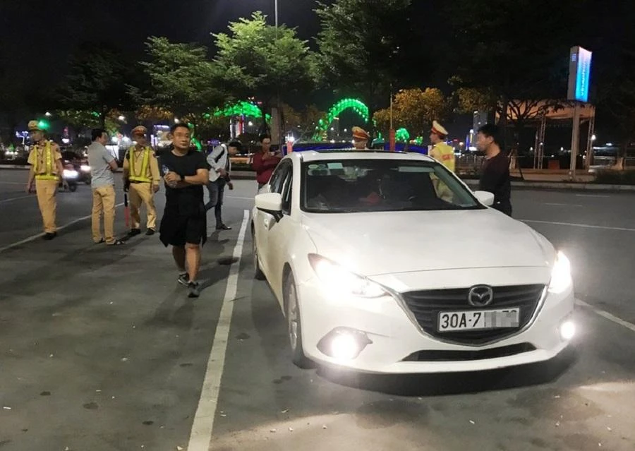 Một ô tô vi phạm nồng độ cồn tại Đà Nẵng. Ảnh: H.H