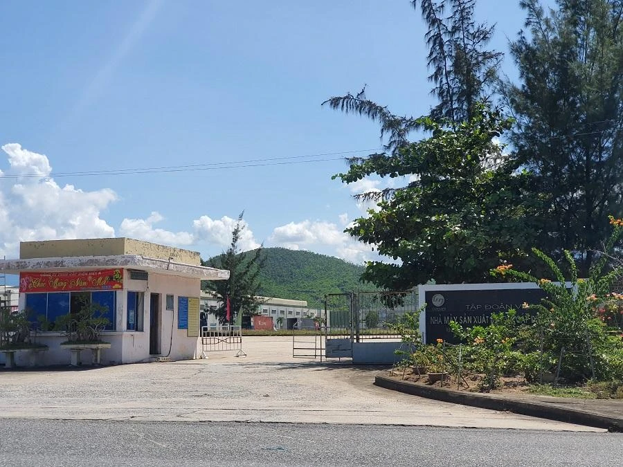 Khu đất tại KCN Liên Chiểu do Công ty TNHH Cáp điện Việt Á thuê rồi cho các đơn vị khác thuê lại không đúng quy định. Ảnh: TẤN VIỆT