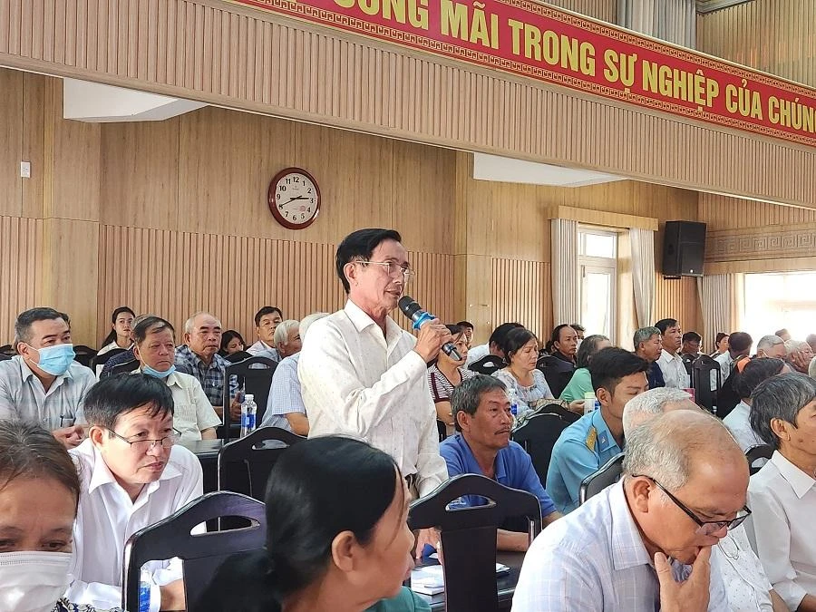 Các cử tri tại quận Liên Chiểu than phiền chuyện ô nhiễm tiếng ồn, thiếu thuốc chữa bệnh. Ảnh: TẤN VIỆT