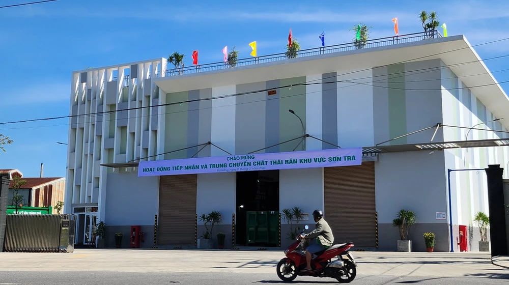 Trạm trung chuyển rác thải khu vực quận Sơn Trà. Ảnh: TẤN VIỆT Trạm trung chuyển rác thải khu vực quận Sơn Trà. Ảnh: TẤN VIỆT