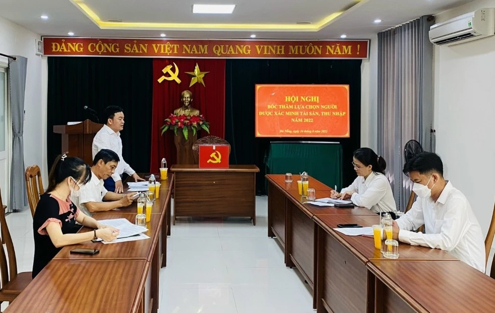 Ủy ban Kiểm tra Thành ủy Đà Nẵng bốc thăm lựa chọn người được xác minh tài sản, thu nhập năm 2022. Ảnh: TG