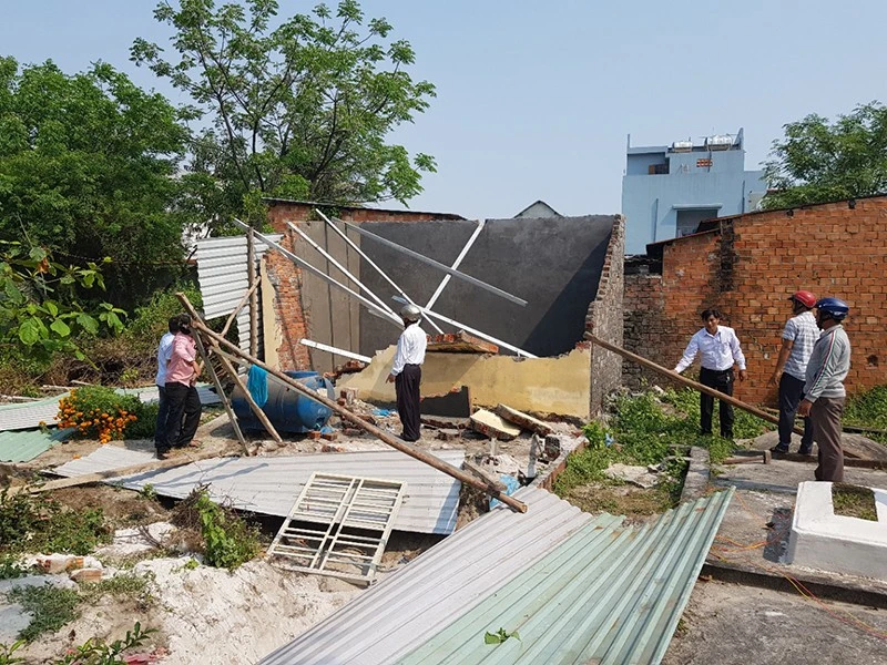 Khu vực quy hoạch ga đường sắt tại phường Hòa Khánh Nam là điểm nóng về trật tự xây dựng. Ảnh: TẤN VIỆT