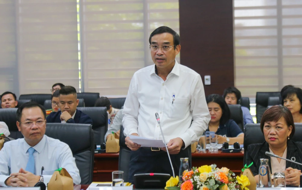 Chủ tịch UBND TP Đà Nẵng Lê Trung Chinh phát biểu tại hội thảo. Ảnh: TẤN VIỆT