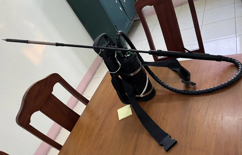 Bộ súng xung điện trên tàu ĐNa 37065