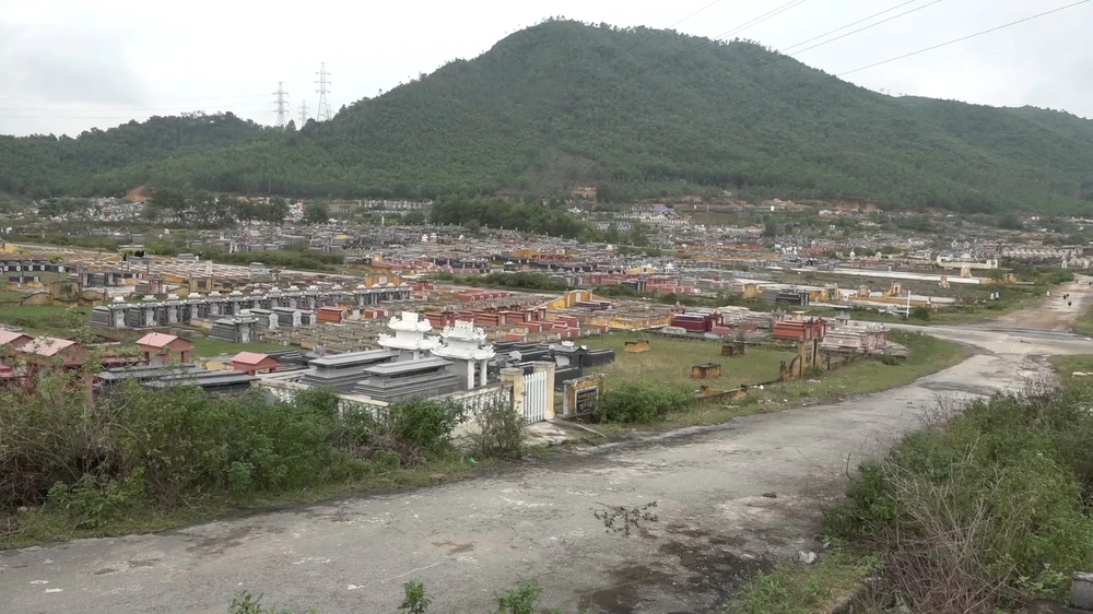 Nghĩa trang Hòa Sơn lớn nhất Đà Nẵng là một trong những nghĩa trang do TP quản lý. Ảnh: TẤN VIỆT