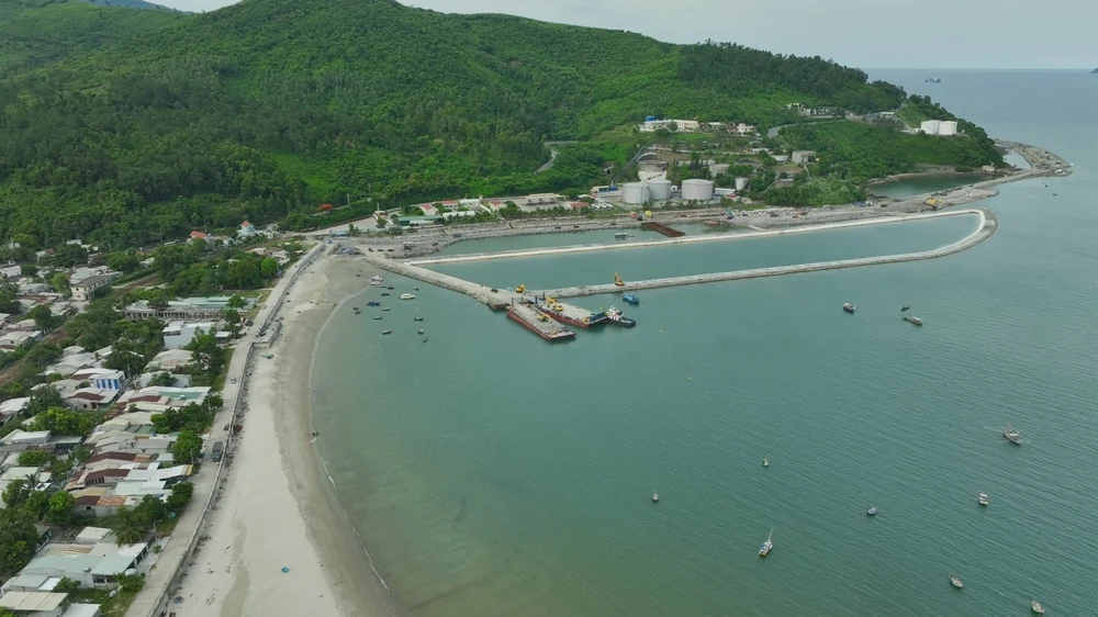 Toàn cảnh dự án cảng Liên Chiểu đang thi công. Ảnh: TẤN VIỆT