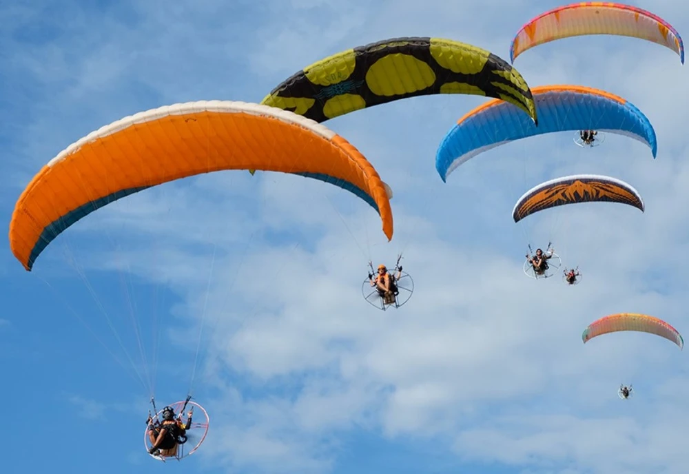 Tham dự giải năm nay có 120 phi công đến từ 17 câu lạc bộ dù lượn. Ảnh: TV dù lượn đà nẵng