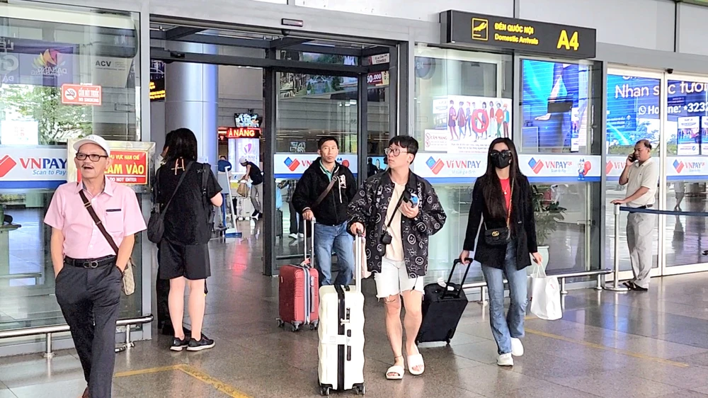 Tổng lượng khách tham quan, du lịch Đà Nẵng trong dịp nghỉ lễ Quốc khánh 2-9 đạt khoảng 254.000 lượt. Ảnh: MINH TRƯỜNG