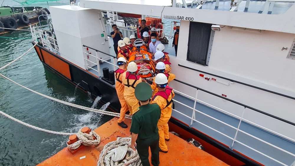 cứu nạn thuyền viên vùng biển việt nam