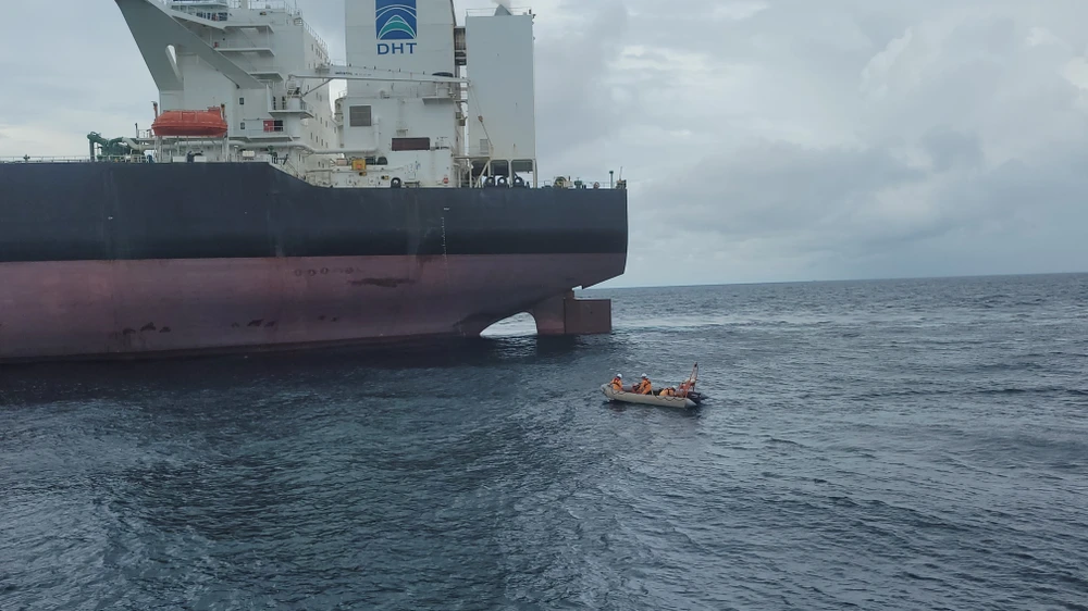 cứu nạn thuyền viên vùng biển việt nam