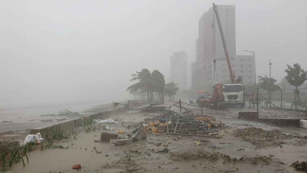 đà nẵng gia cố đường ven biển mưa lũ