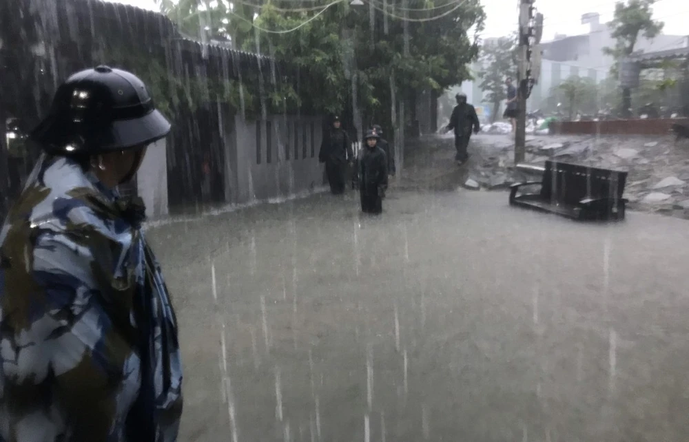 đà nẵng ngập lụt sơ tán