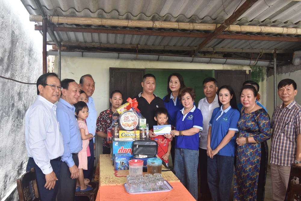 ngu dan den tren bien quang binh 4.JPG